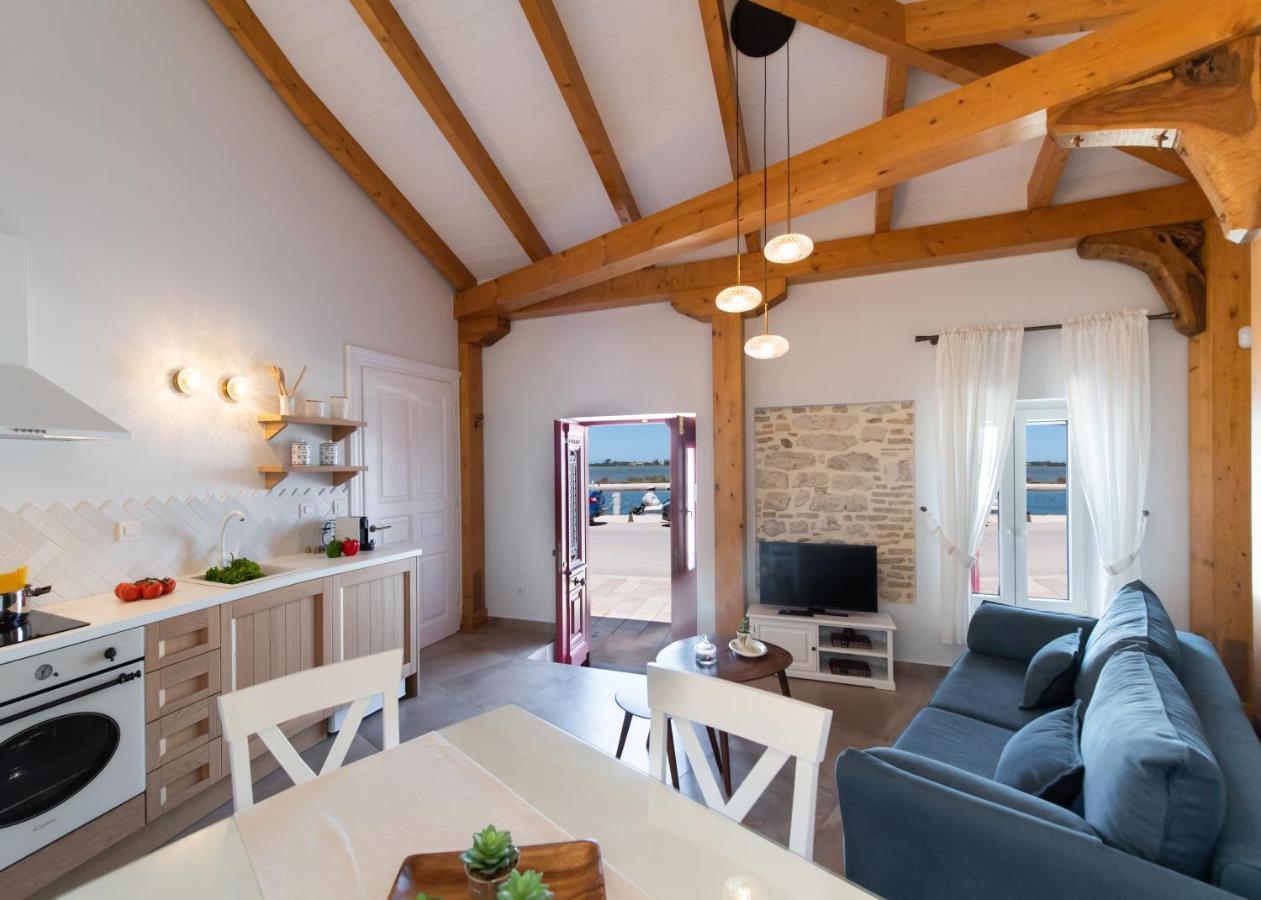 Avali Design Suites Lefkada City Bagian luar foto