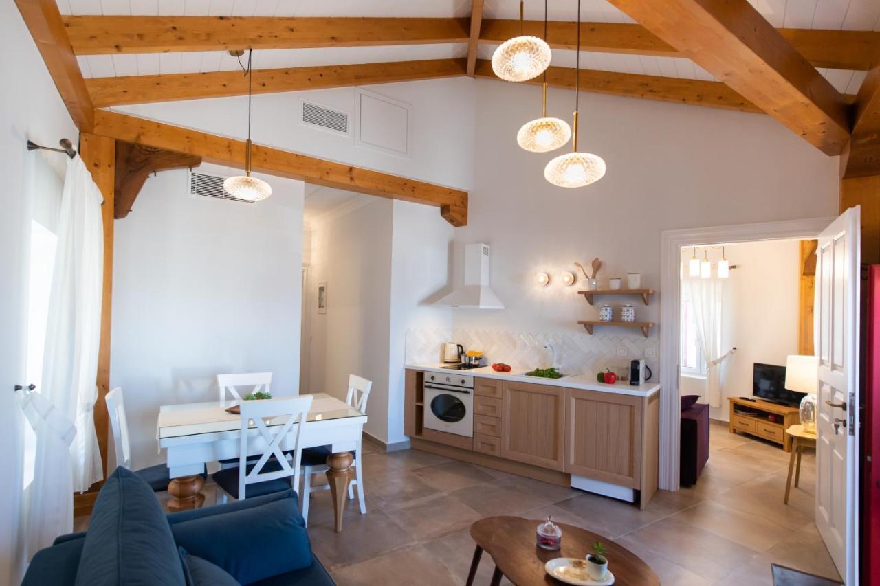 Avali Design Suites Lefkada City Bagian luar foto